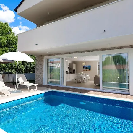 Apartmán With Private Pool - Sara Sveti Anton (Krk)