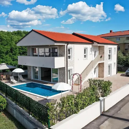 Apartmán With Private Pool - Sara *