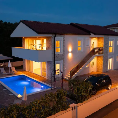 With Private Pool - Sara * Sveti Anton (Krk)